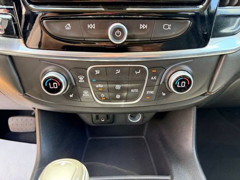 Used 2018 Chevrolet Traverse LT FWD image 20