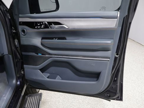 Certified 2022 Jeep Grand Wagoneer Series III AWD/4WD image 23