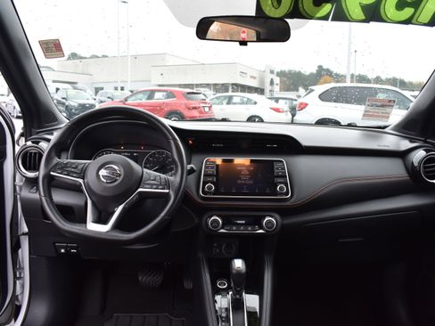 Used 2019 Nissan Kicks SR w/ Exterior Package image 28