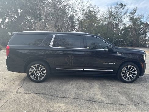 Used 2025 GMC Yukon XL Denali w/ Denali Reserve Package image 3