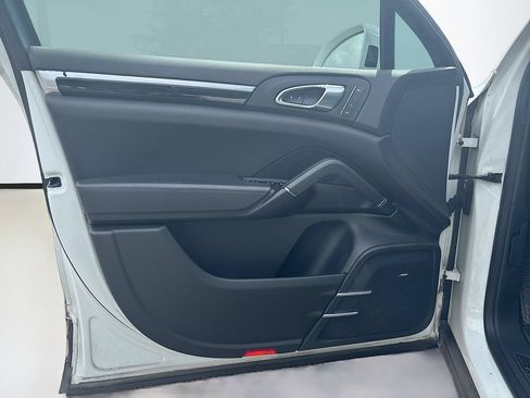 Used 2017 Porsche Cayenne AWD/4WD image 39