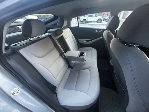 Used 2022 Hyundai Ioniq SE image 18