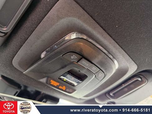 Used 2023 Toyota Corolla SE w/ Carpet Mat Package (TMS) FWD image 23