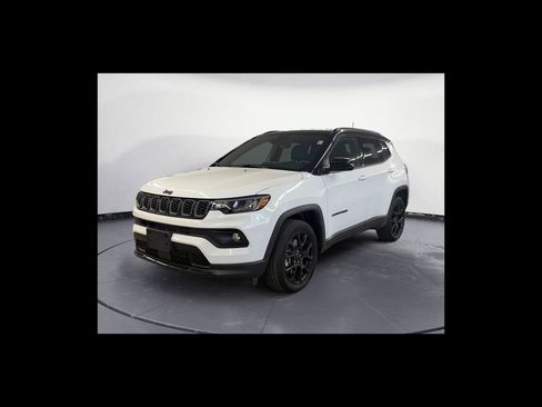 Used 2024 Jeep Compass Latitude w/ Convenience Group AWD/4WD image 2