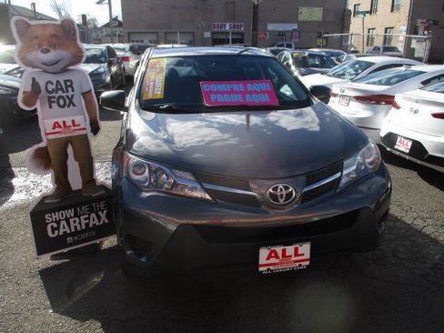 Used 2015 Toyota RAV4 LE image 2
