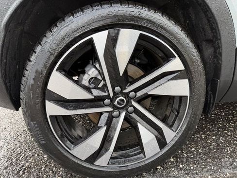 Used 2025 Volvo XC40 B5 Ultra w/ Protection Package Premier image 17