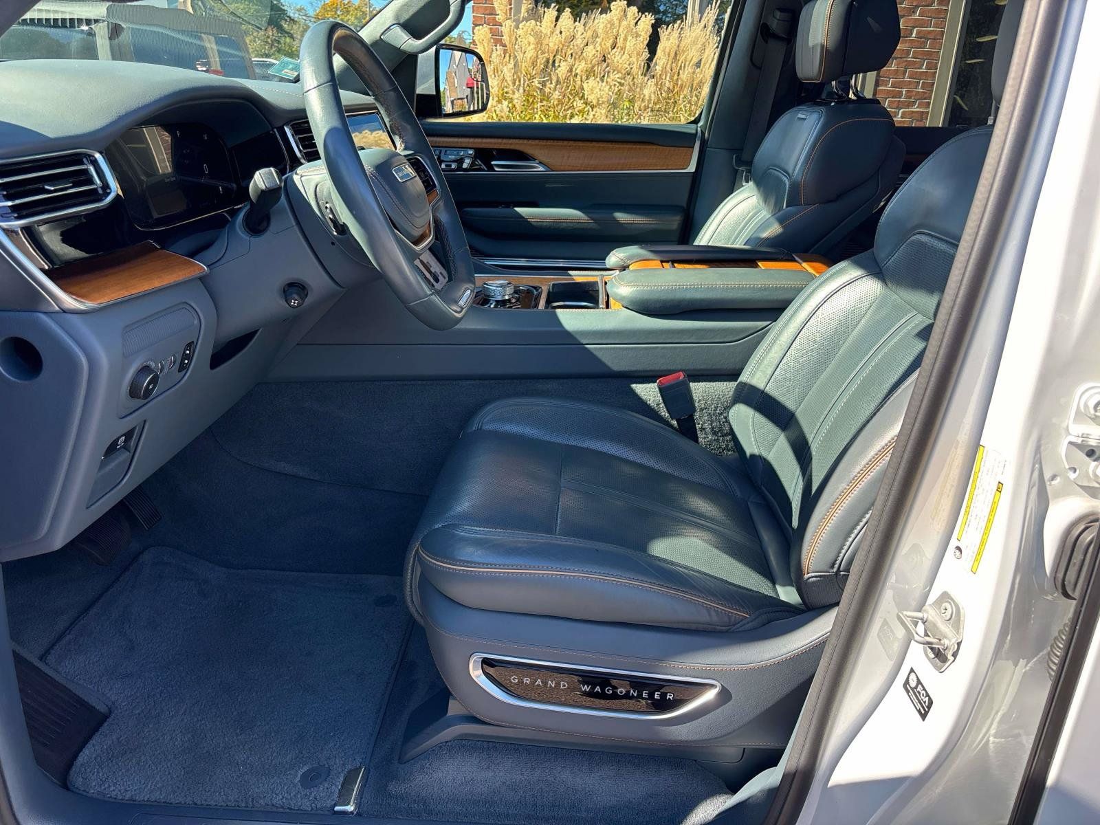 Used 2022 Jeep Grand Wagoneer Series II w/ Convenience Group III AWD/4WD image 8