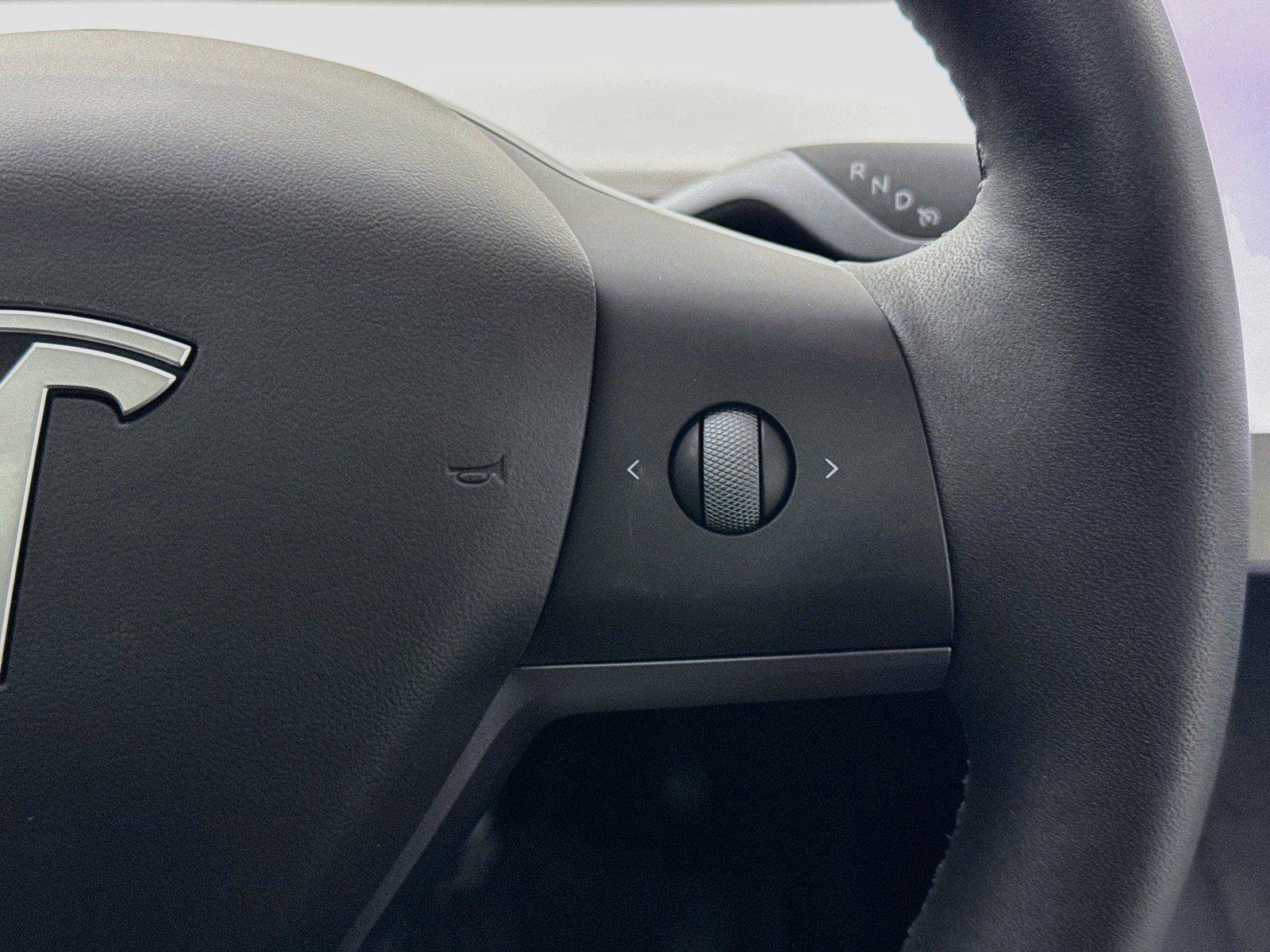 Used 2025 Tesla Model Y Long Range AWD/4WD image 18