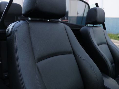 Used 2011 BMW 135i Convertible image 21