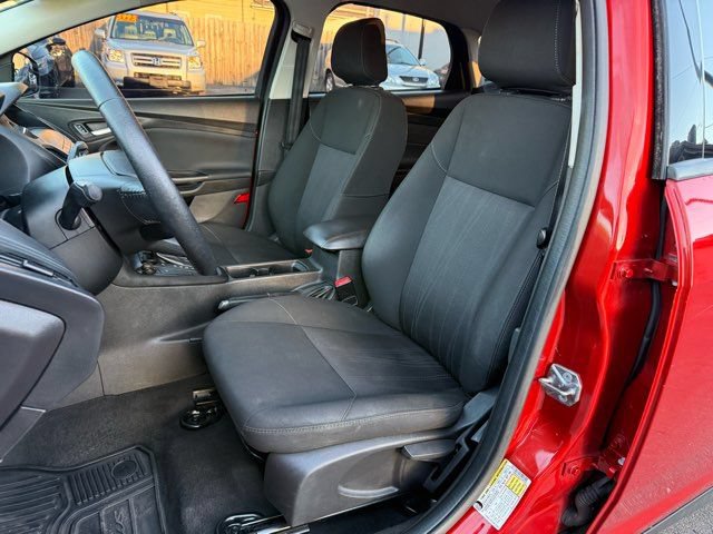 Used 2018 Ford Focus SE w/ Cold Weather Package FWD image 7