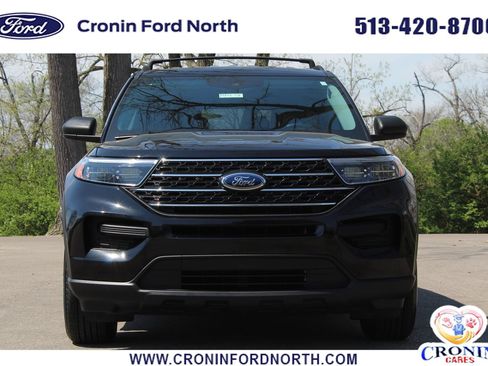 Used 2023 Ford Explorer XLT AWD/4WD image 2