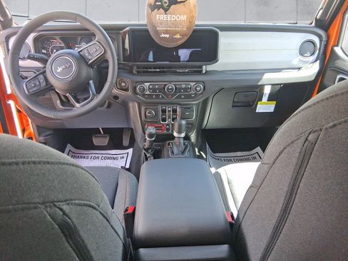 New 2025 Jeep Gladiator Sport image 11