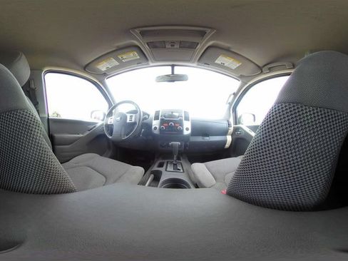 Used 2017 Nissan Frontier SV w/ SV Value Truck Package AWD/4WD image 17