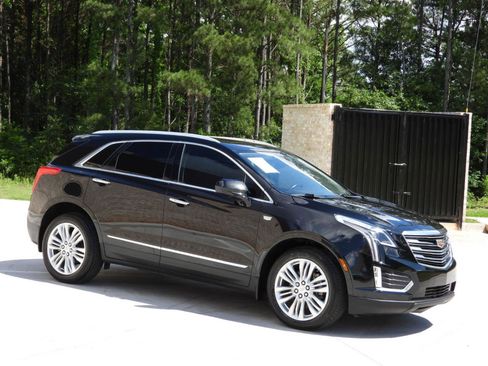 Used 2018 Cadillac XT5 Premium Luxury w/ LPO, Wheel Lock Package AWD/4WD image 29