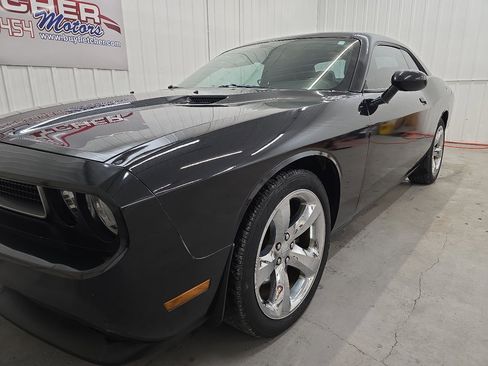 Used 2014 Dodge Challenger SXT Plus image 4