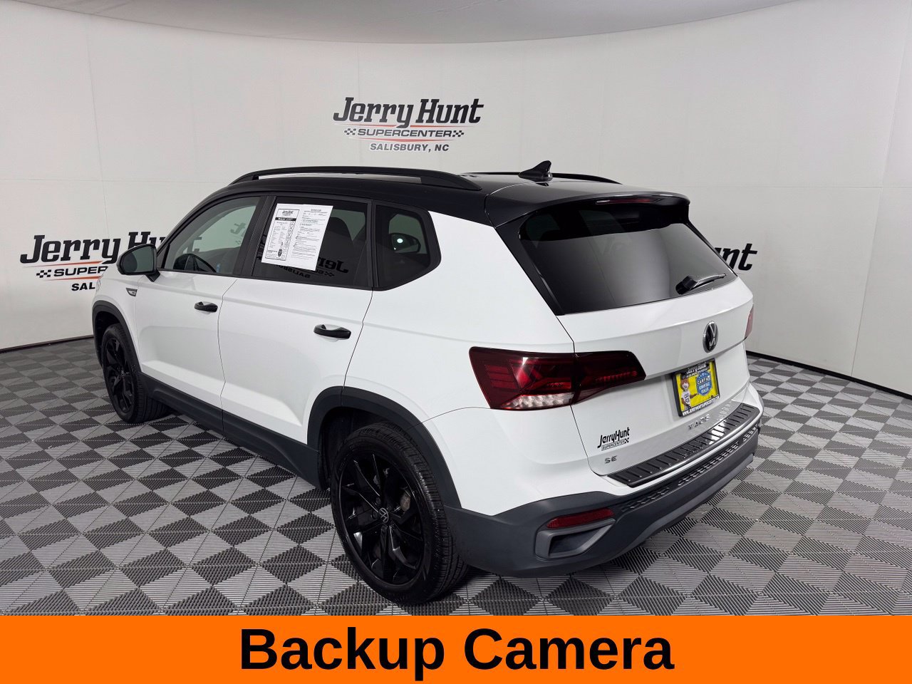 Used 2024 Volkswagen Tiguan SE R-Line FWD image 10