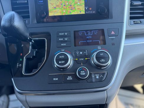 Used 2016 Toyota Sienna LE image 49
