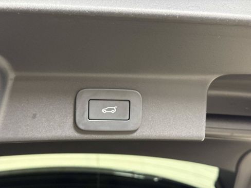 Certified 2026 Jaguar F-PACE R-Dynamic S AWD/4WD image 12