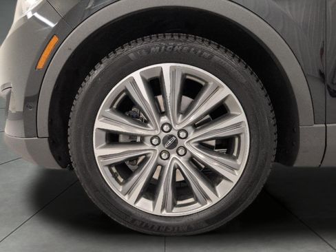 Used 2017 Lincoln MKX Reserve w/ Driver Assistance Package AWD/4WD image 3