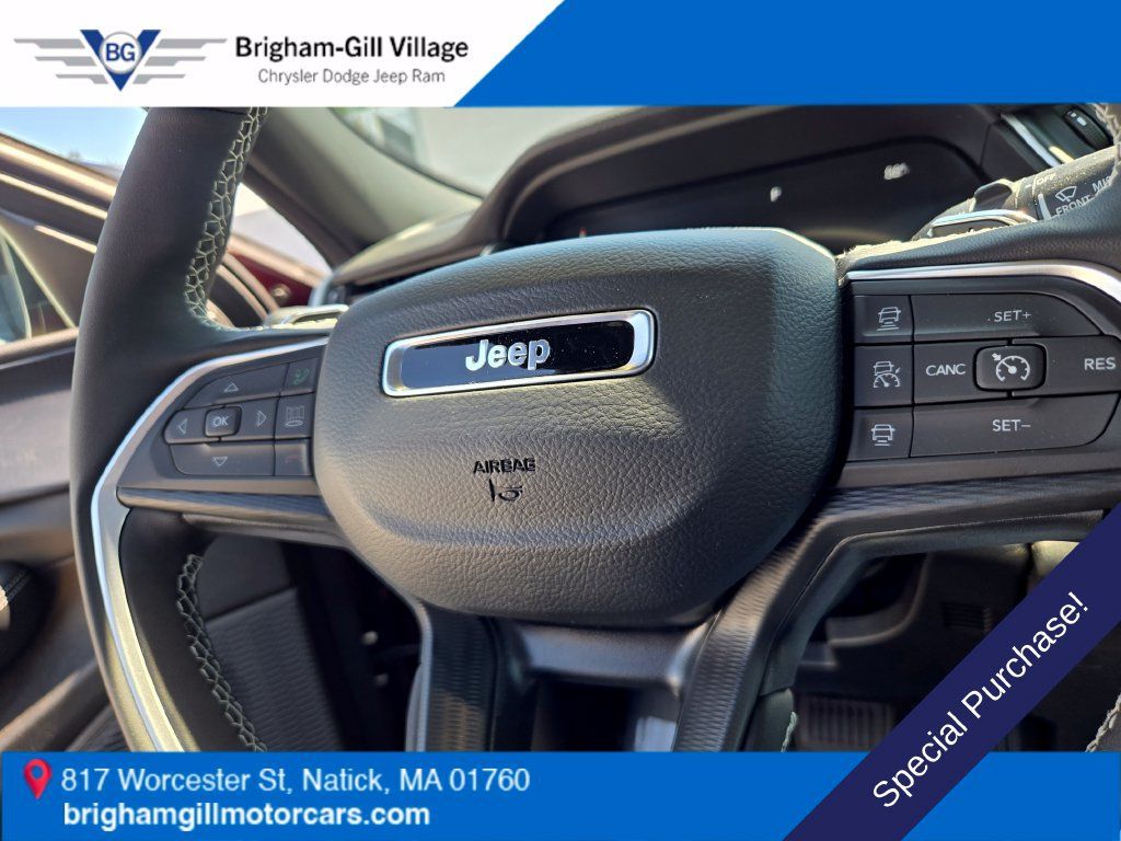 Used 2025 Jeep Grand Cherokee Laredo X w/ Luxury Tech Group I AWD/4WD image 18