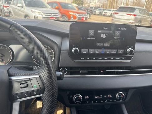 Used 2023 Mitsubishi Outlander SE image 9