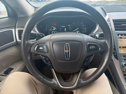 Used 2017 Lincoln MKZ Select image 12