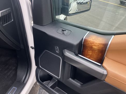 Used 2016 Ford F150 Limited w/ Trailer Tow Package image 10