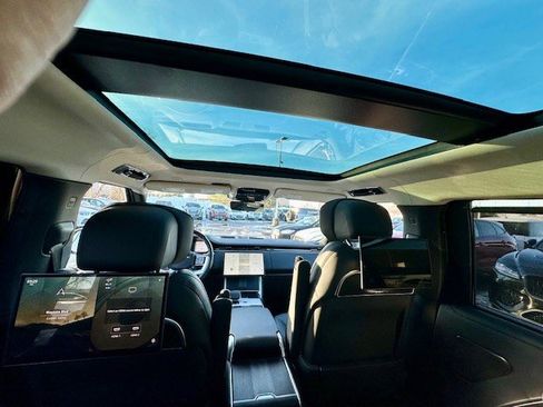 Used 2024 Land Rover Range Rover Long Wheelbase Autobiography image 23