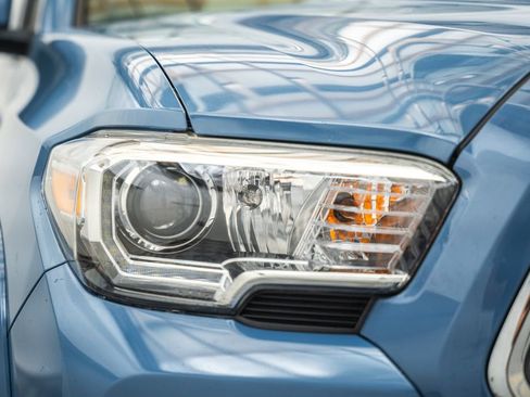 Used 2019 Toyota Tacoma TRD Sport image 13