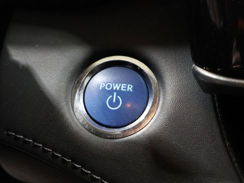 Used 2022 Toyota Highlander LE image 27