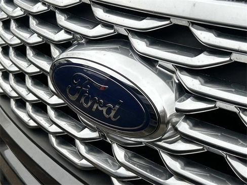 Certified 2020 Ford Explorer Platinum w/ Premium Technology Package image 9