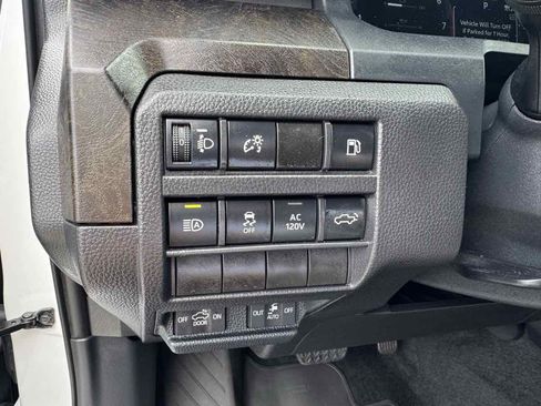 Used 2025 Toyota Tacoma Limited AWD/4WD image 18