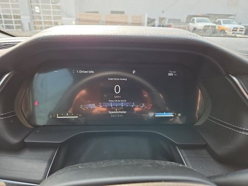 Used 2023 Jeep Grand Cherokee Limited w/ Black Appearance Package image 9