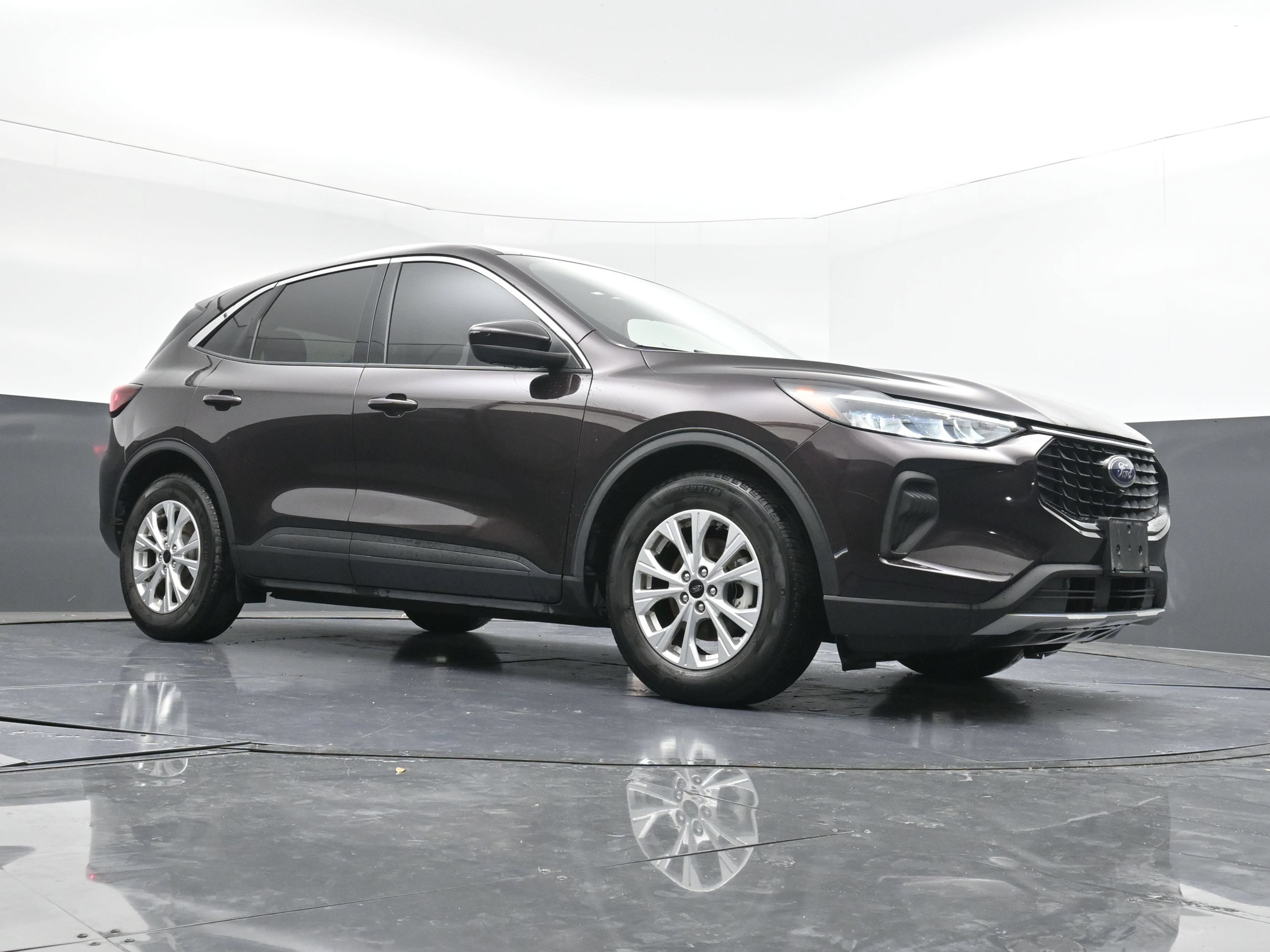 Used 2023 Ford Escape Active w/ Tech Pack #2 FWD image 24