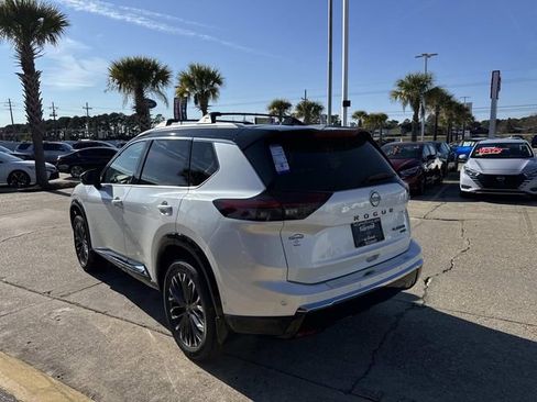 New 2026 Nissan Rogue Platinum image 4