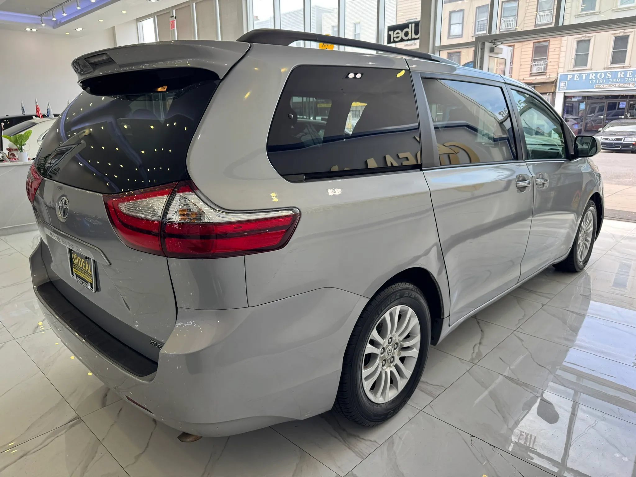 Used 2016 Toyota Sienna XLE FWD image 7