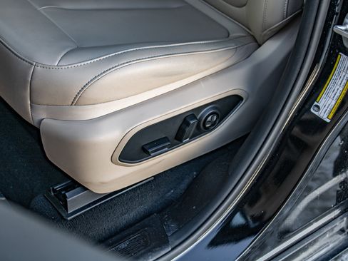 Used 2024 Jeep Grand Cherokee Limited image 20