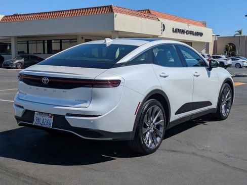 Used 2025 Toyota Crown Limited w/ Advanced Technology Package image 5