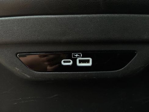 Used 2023 Chrysler Pacifica Touring-L FWD image 15