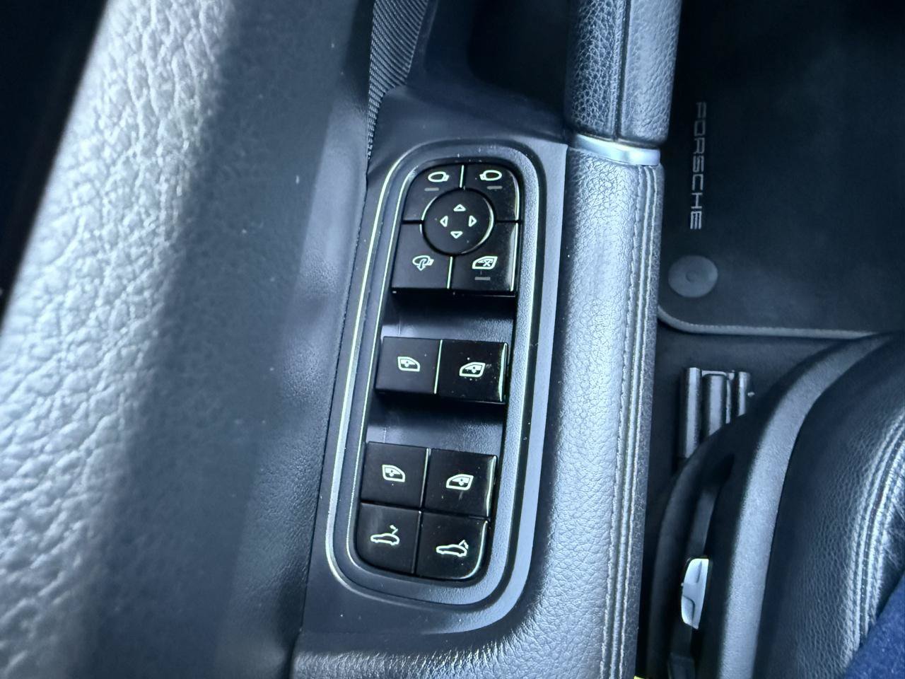 Used 2020 Porsche Cayenne AWD/4WD image 34