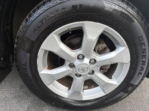 Used 2009 Toyota RAV4 Limited AWD/4WD image 5