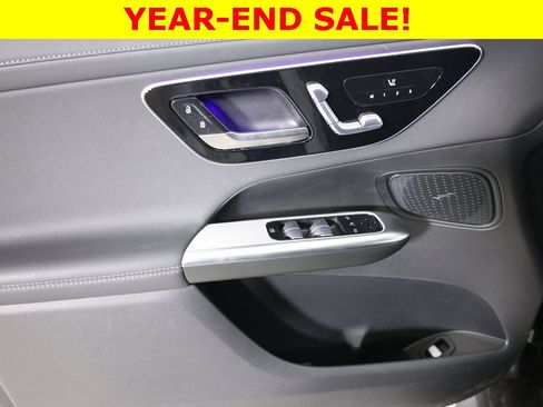 Used 2025 Mercedes-Benz GLC 300 4MATIC image 9