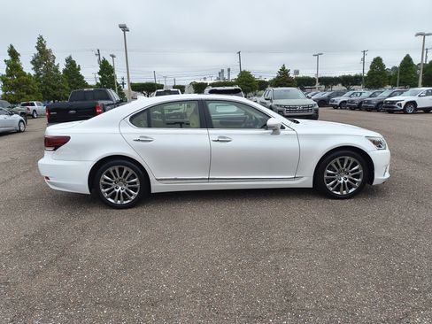 Used 2016 Lexus LS 460 w/ Comfort Package RWD image 7
