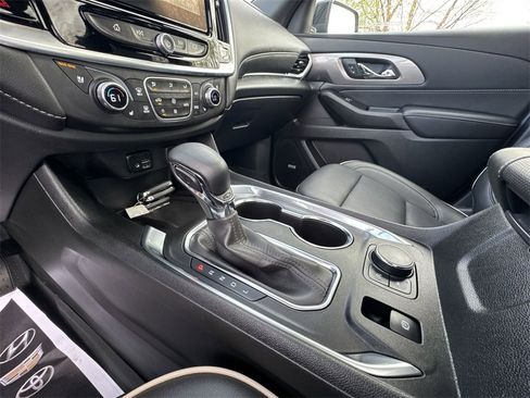 Used 2024 Chevrolet Traverse Premier image 20