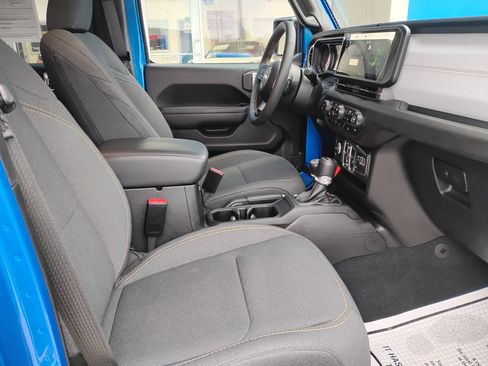 Used 2024 Jeep Wrangler Sport S image 12