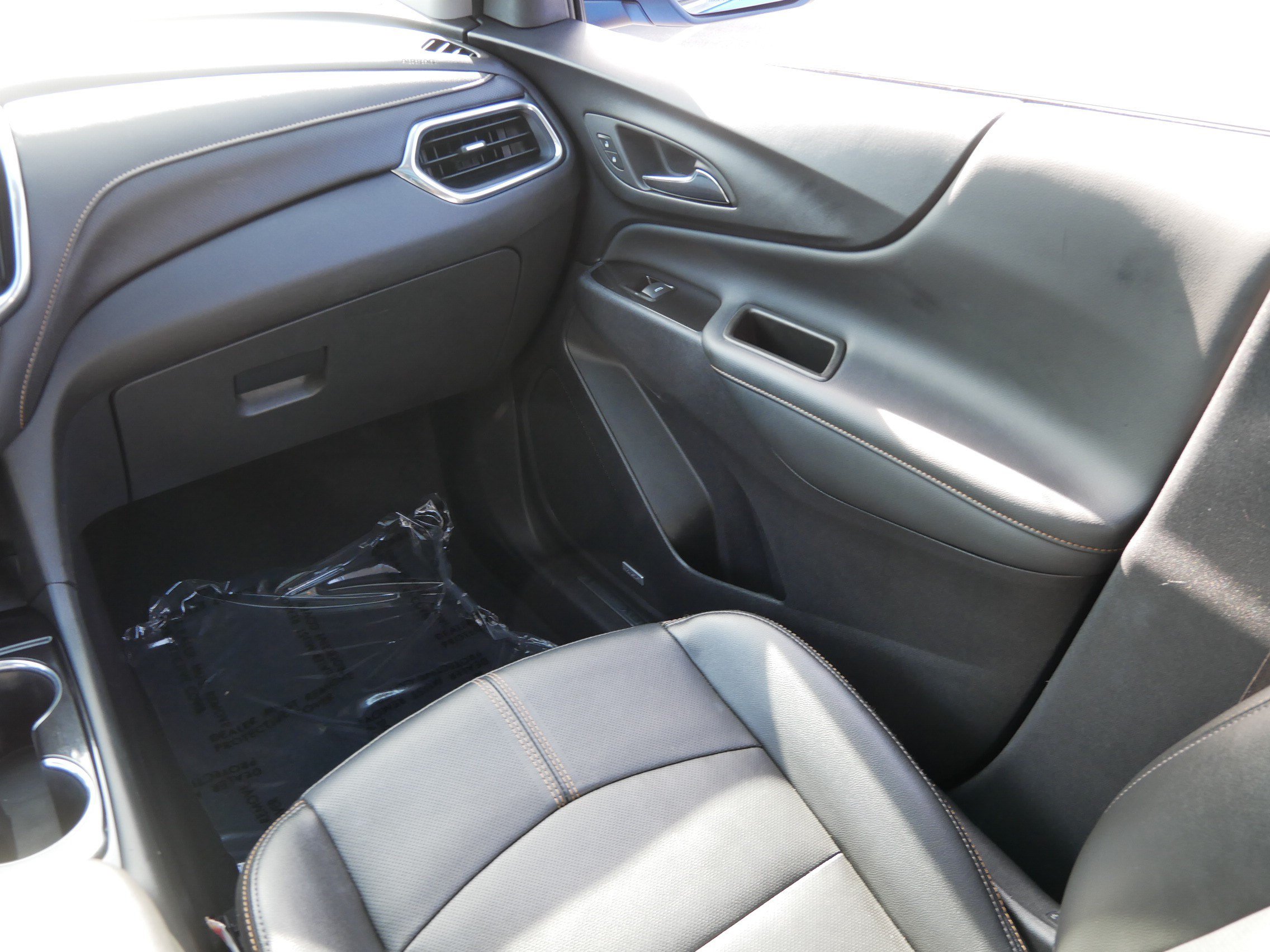 Used 2024 Chevrolet Equinox Premier AWD/4WD image 11