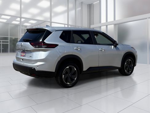 Used 2025 Nissan Rogue SV AWD/4WD image 6