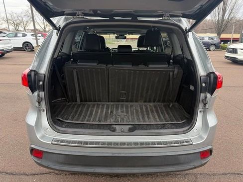 Used 2019 Toyota Highlander XLE image 20