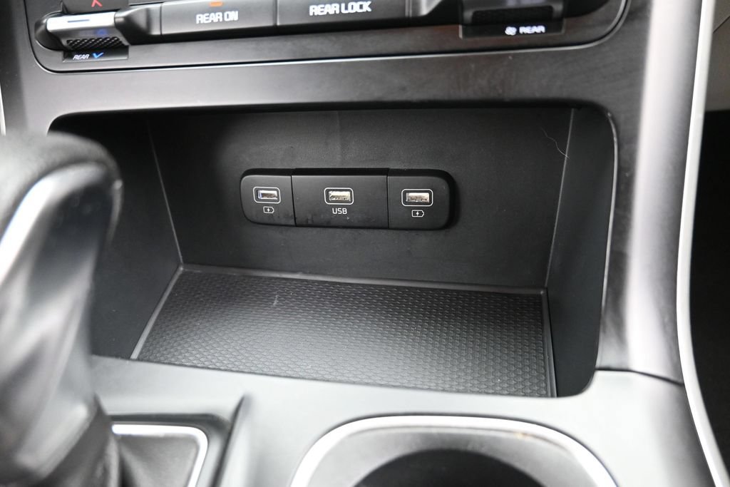 Used 2024 Kia Carnival LX FWD image 24