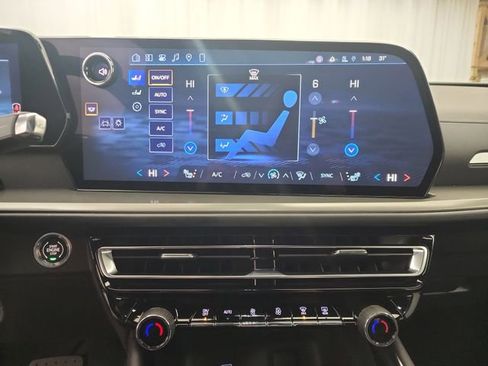 New 2026 Chevrolet Traverse LT image 18